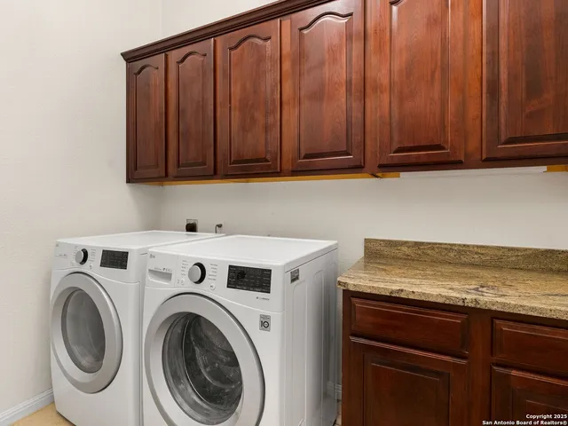 $675,000 | 837 Lakeview Trail, McQueeney, TX 78123