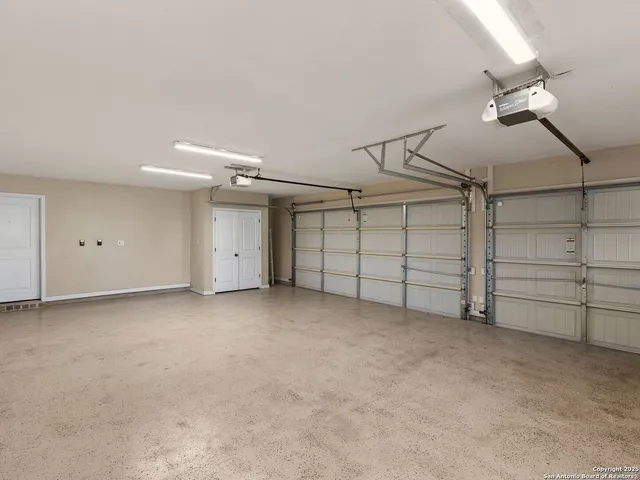 $675,000 | 837 Lakeview Trail, McQueeney, TX 78123