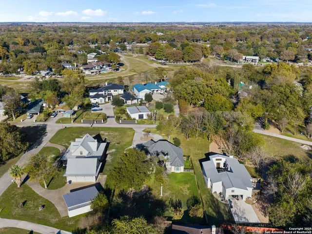 $675,000 | 837 Lakeview Trail, McQueeney, TX 78123