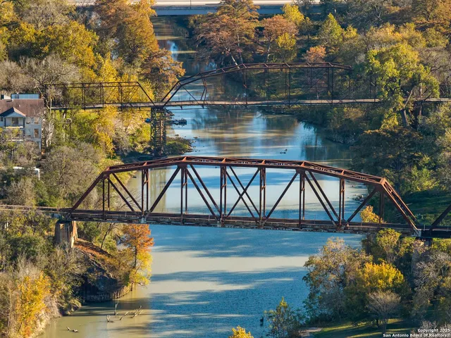 $675,000 | 837 Lakeview Trail, McQueeney, TX 78123