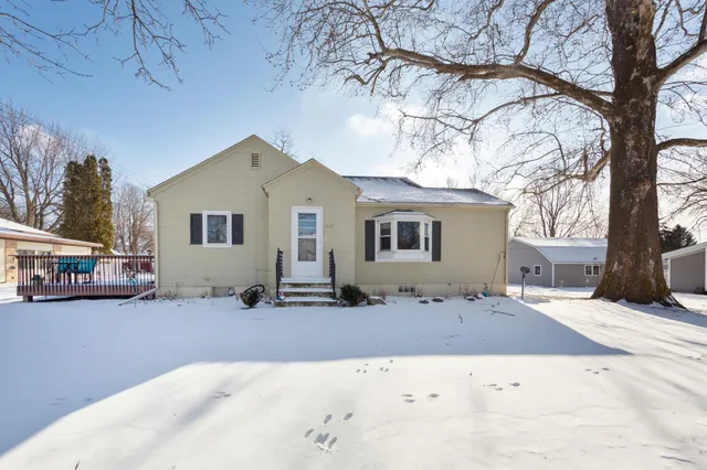 $110,000 | 1122 4th Avenue, Heron Lake, MN 56137