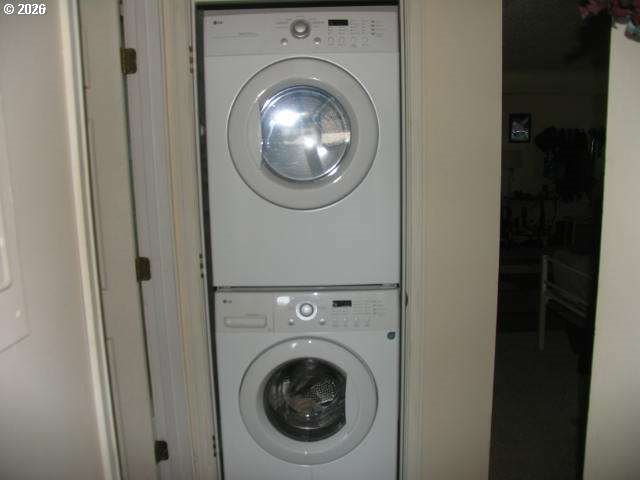 35 Northeast 157th Avenue Portland, OR 97230 - Photo 4 of 30 a utility room with dryer and washer