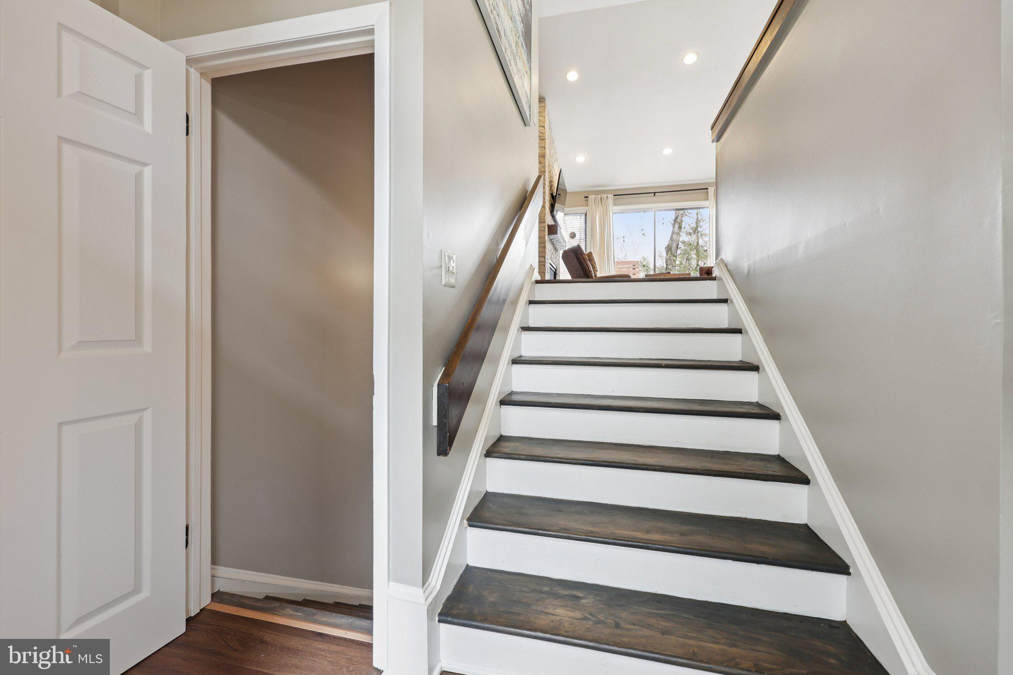10913 Howland Drive Reston, VA 20191 - Photo 4 of 58 Gallery Image 4