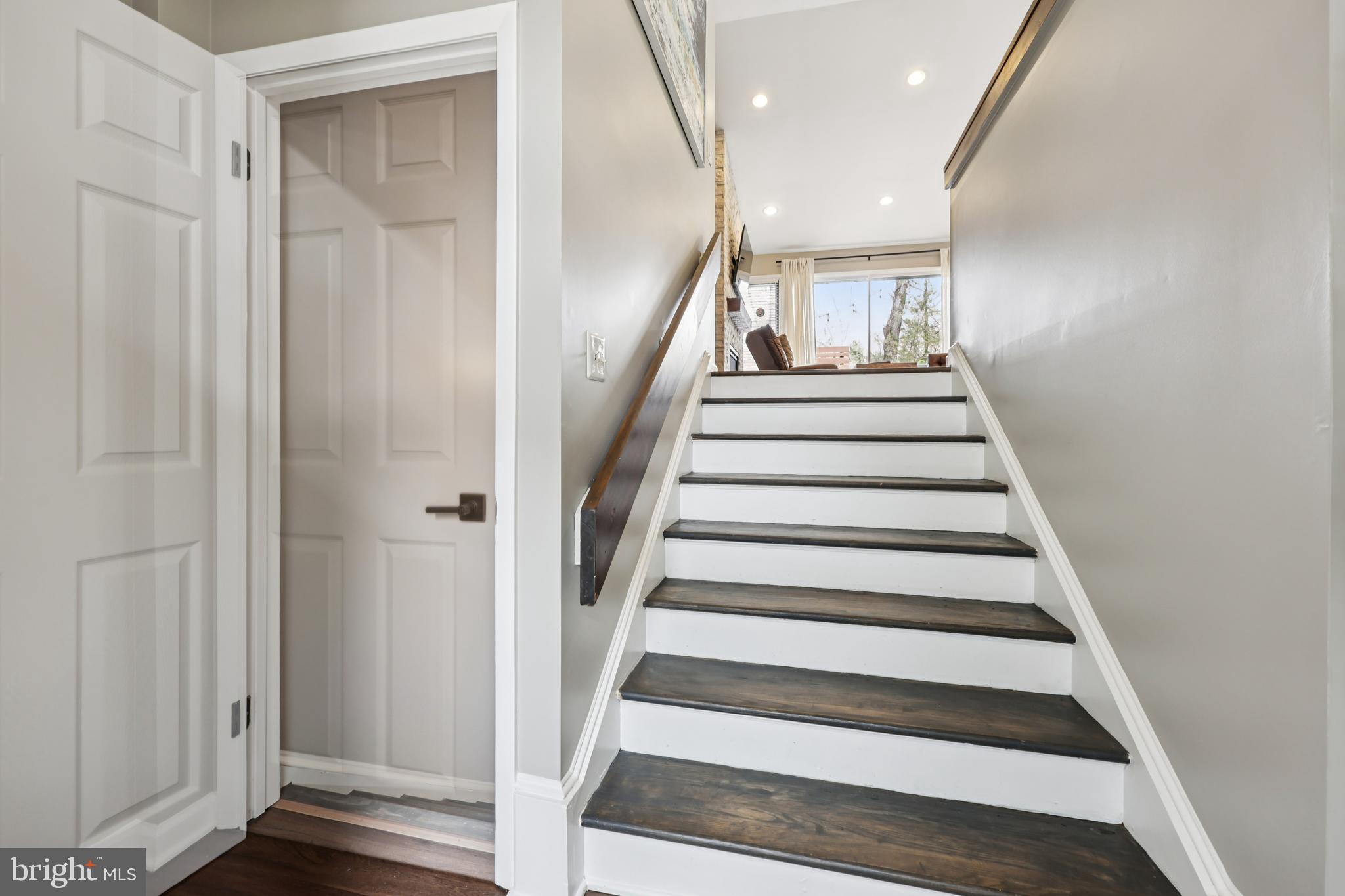 10913 Howland Drive Reston, VA 20191 - Photo 5 of 58