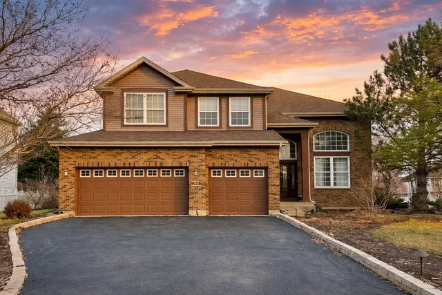 $605,000 | 459 Glover Drive, North Aurora, IL 60542