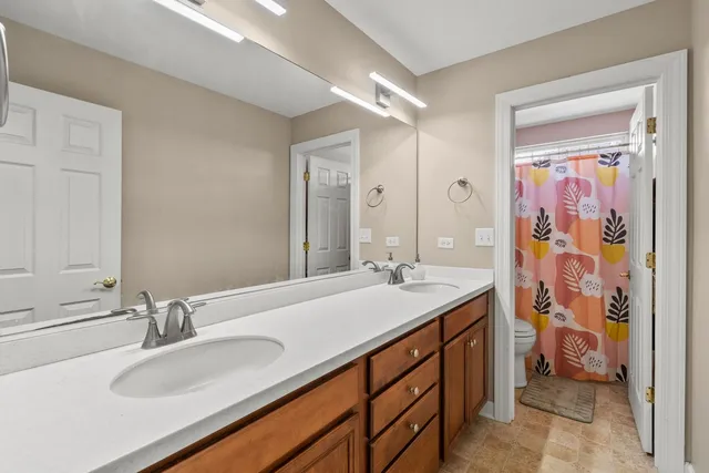 $605,000 | 459 Glover Drive, North Aurora, IL 60542