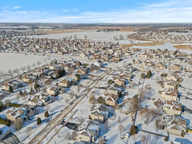 $605,000 | 459 Glover Drive, North Aurora, IL 60542