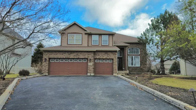 $605,000 | 459 Glover Drive, North Aurora, IL 60542