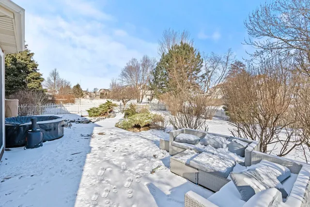 $605,000 | 459 Glover Drive, North Aurora, IL 60542