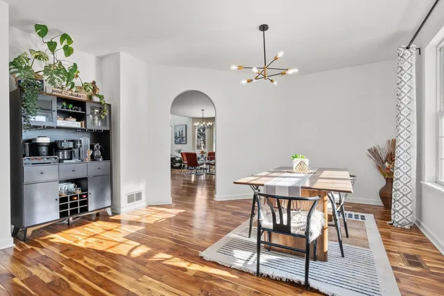 $605,000 | 459 Glover Drive, North Aurora, IL 60542