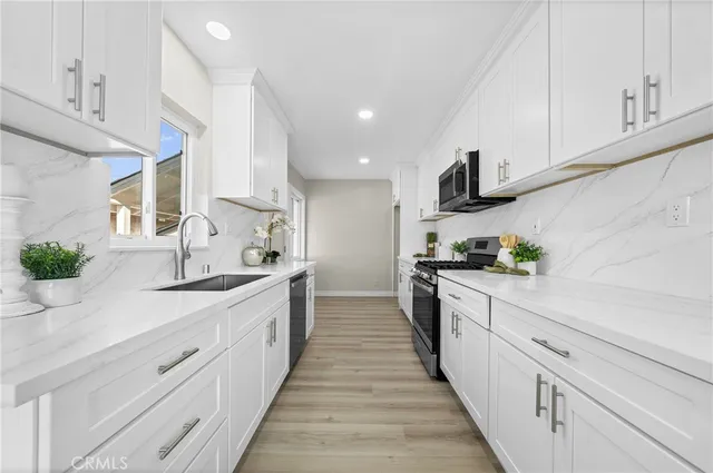 $899,000 | 922 East Edgecomb Street, Covina, CA 91724