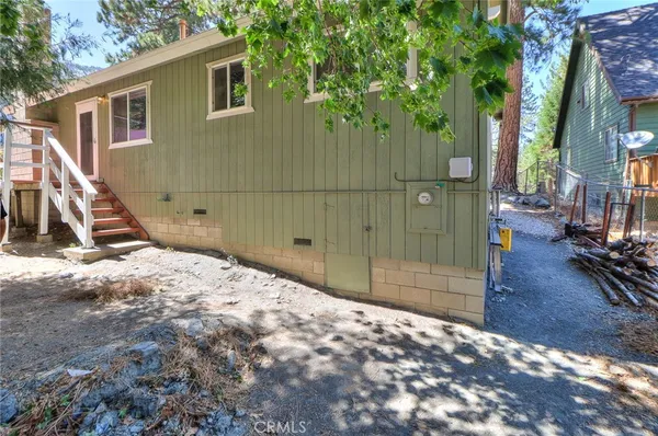 $375,000 | 5291 Orchard Drive, Wrightwood, CA 92397