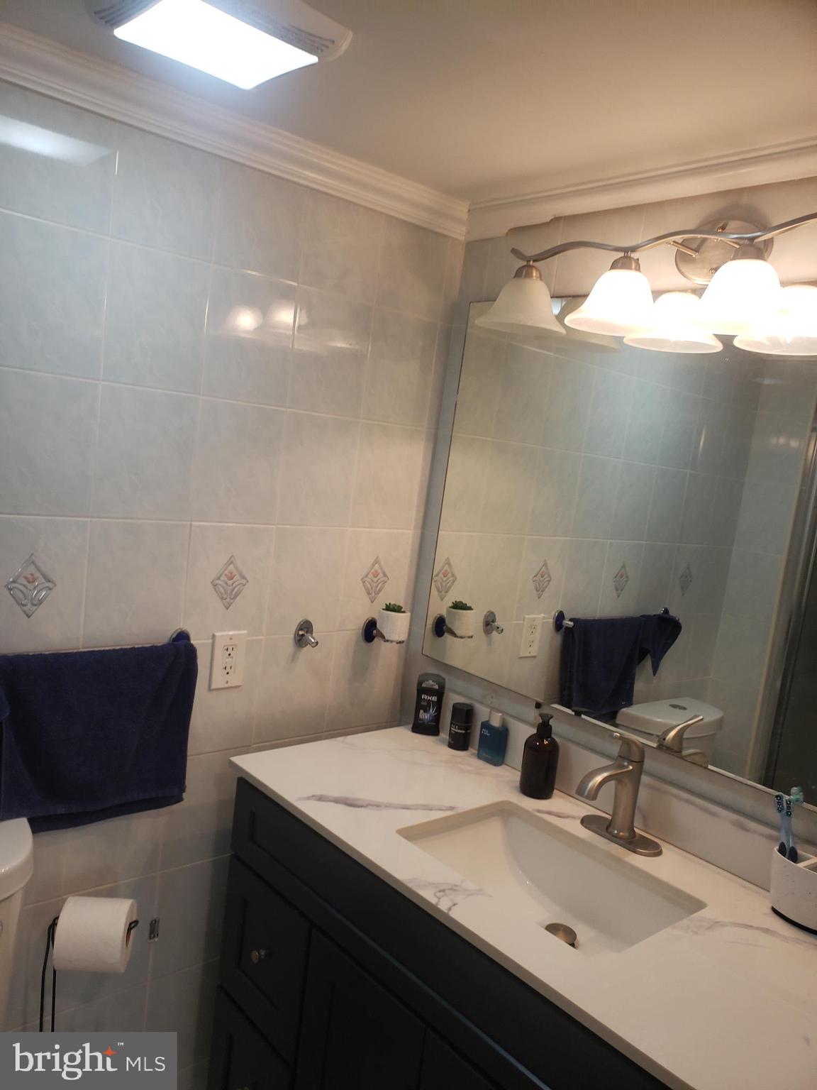 301 Byberry Road, Unit F7 Philadelphia, PA 19116 - Photo 14 of 19 a bathroom with a sink and a mirror