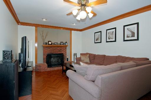 2074 Savannah Road Elgin, IL 60123 - Photo 5 of 16