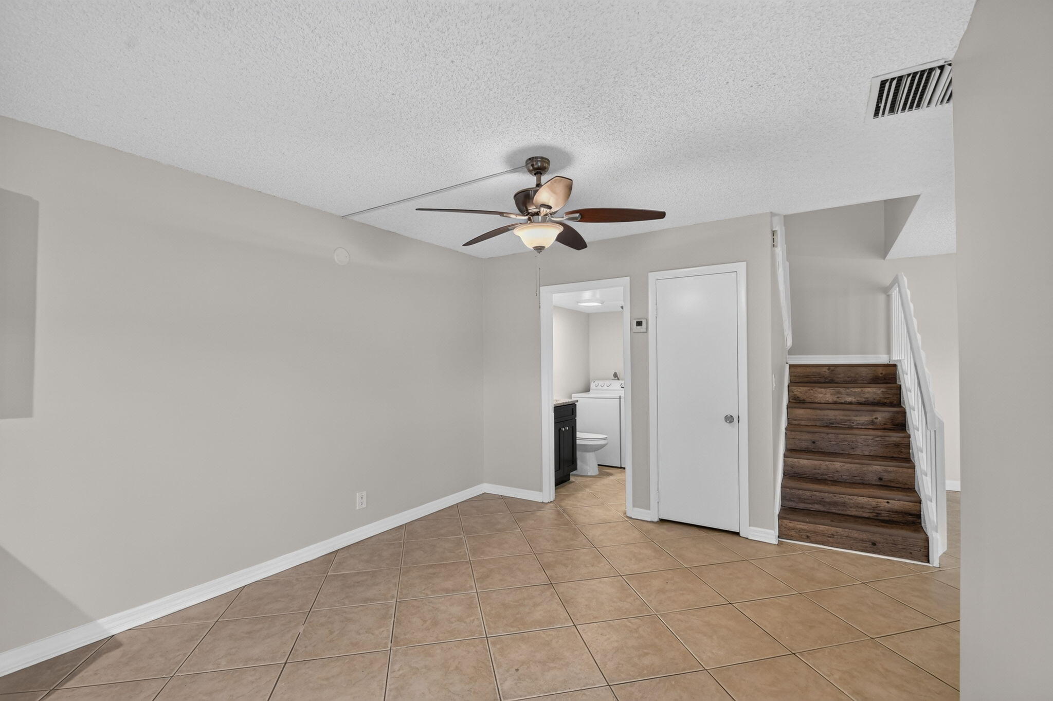 744 Springdale Circle Palm Springs, FL 33461 - Photo 11 of 40 16-web-or-mls-DSC_4041