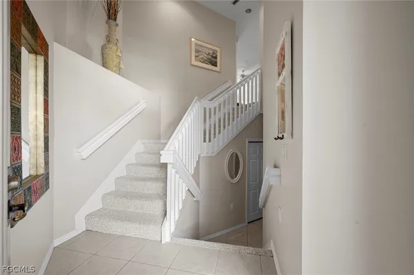 a view of entryway with washer and dryer