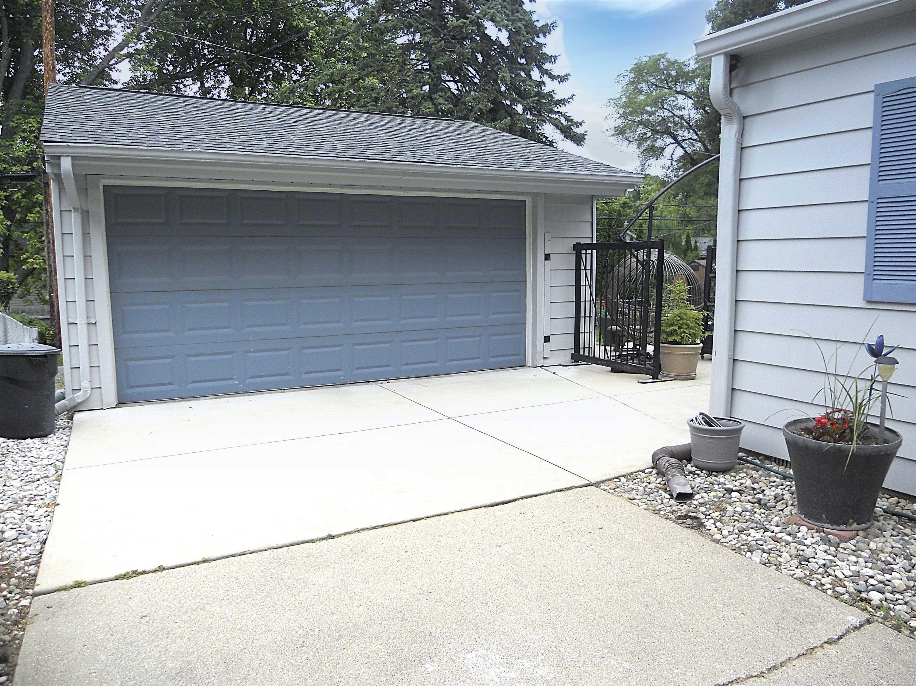 625 Rewold Drive Rochester, MI 48307 - Photo 57 of 69 50213110-ed3c17f5-7eef-416a-8f07-a525a32c4d15.JPG