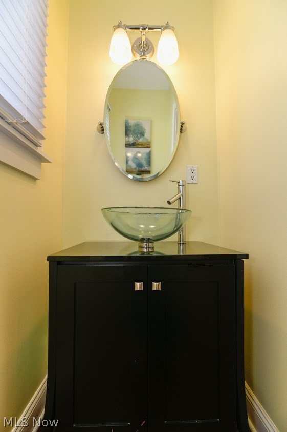 2611 Eaton Road Cleveland, OH 44118 - Photo 16 of 33