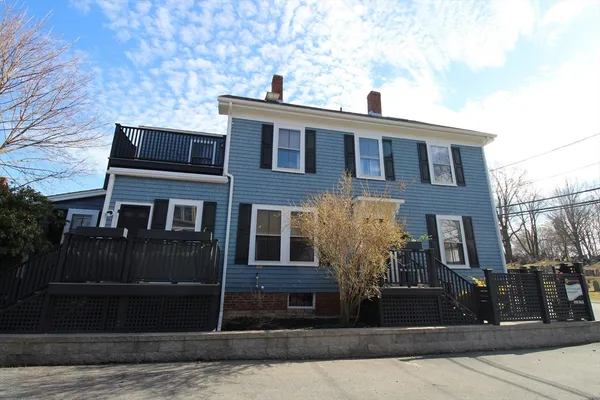 $695,000 | 1 Hill Street, Unit 1, Newburyport, MA 01950
