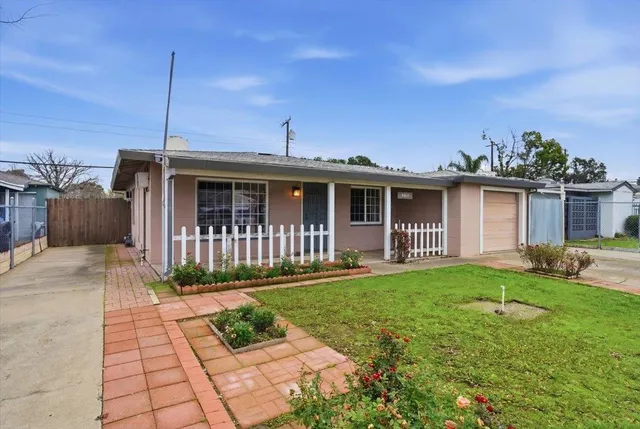 $305,000 | 5411 59th Street, Sacramento, CA 95820