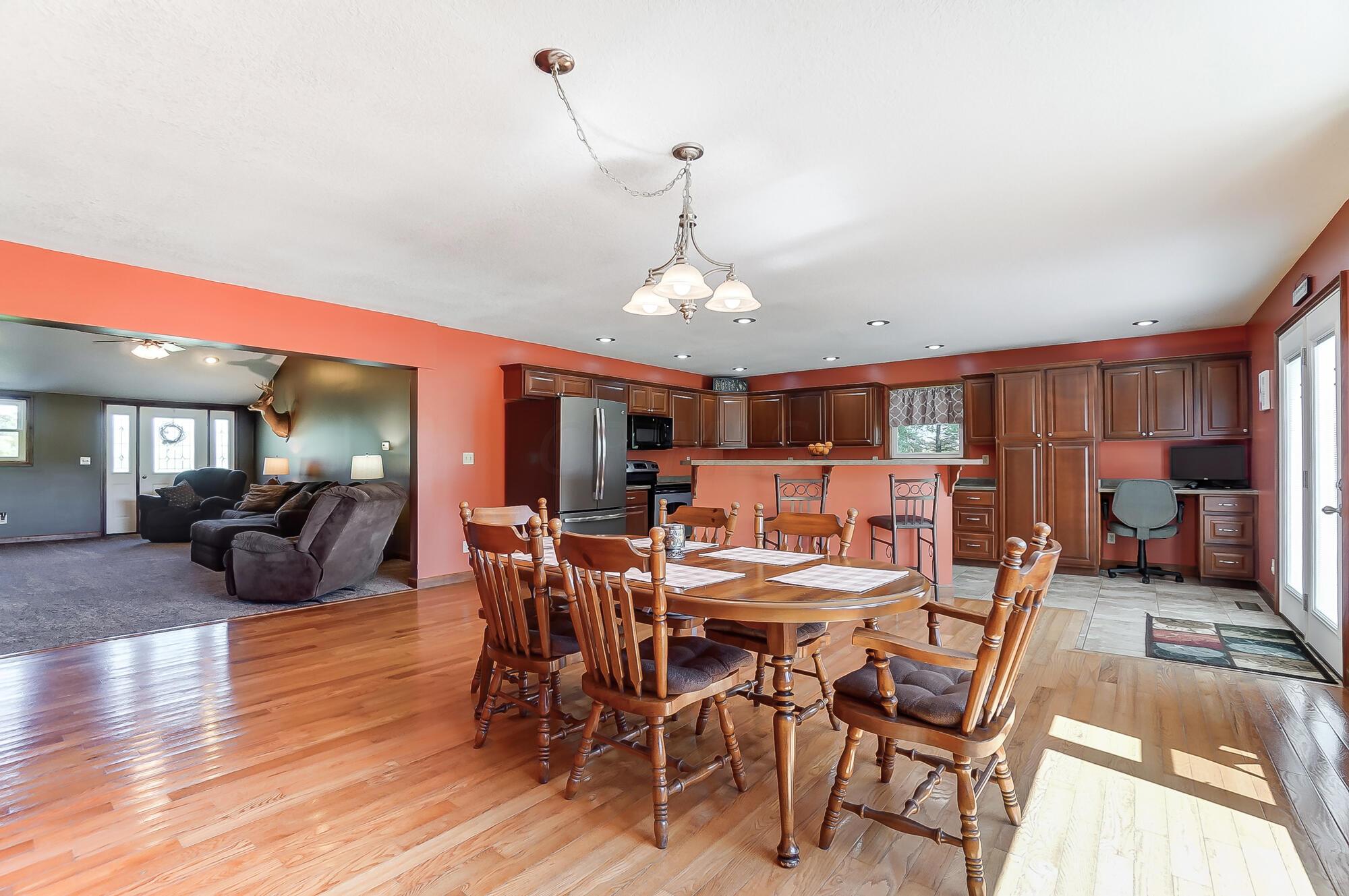 1260 Riley Road Northeast Newark, OH 43055 - Photo 17 of 55 LARGE EAT-IN SPACE