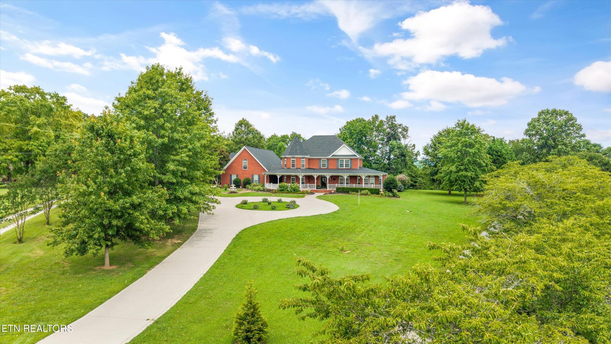 132 David Road Clinton, TN 37716 - Photo 4 of 52 a view of a house with a big yard