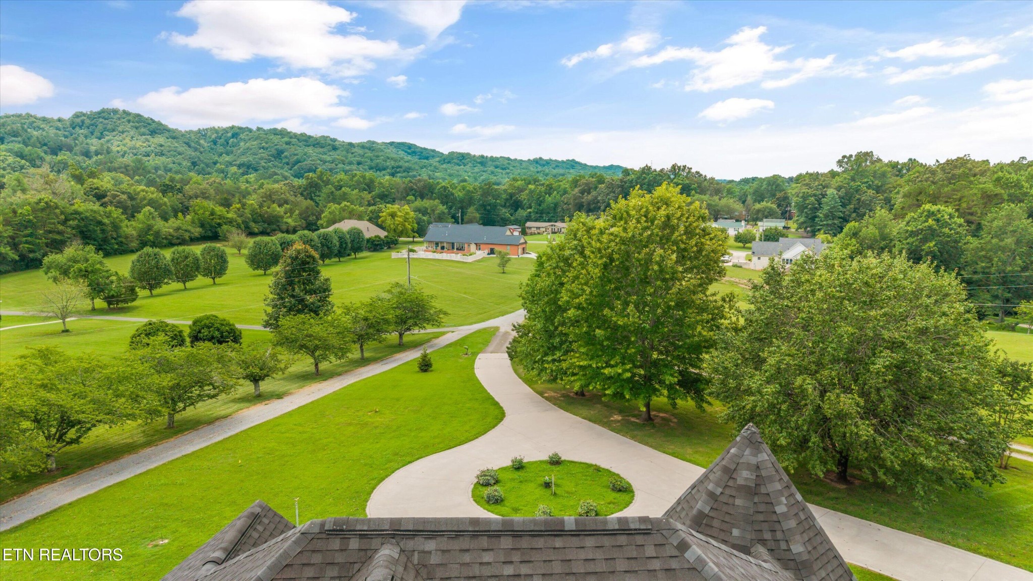 132 David Road Clinton, TN 37716 - Photo 44 of 52 a view of a city