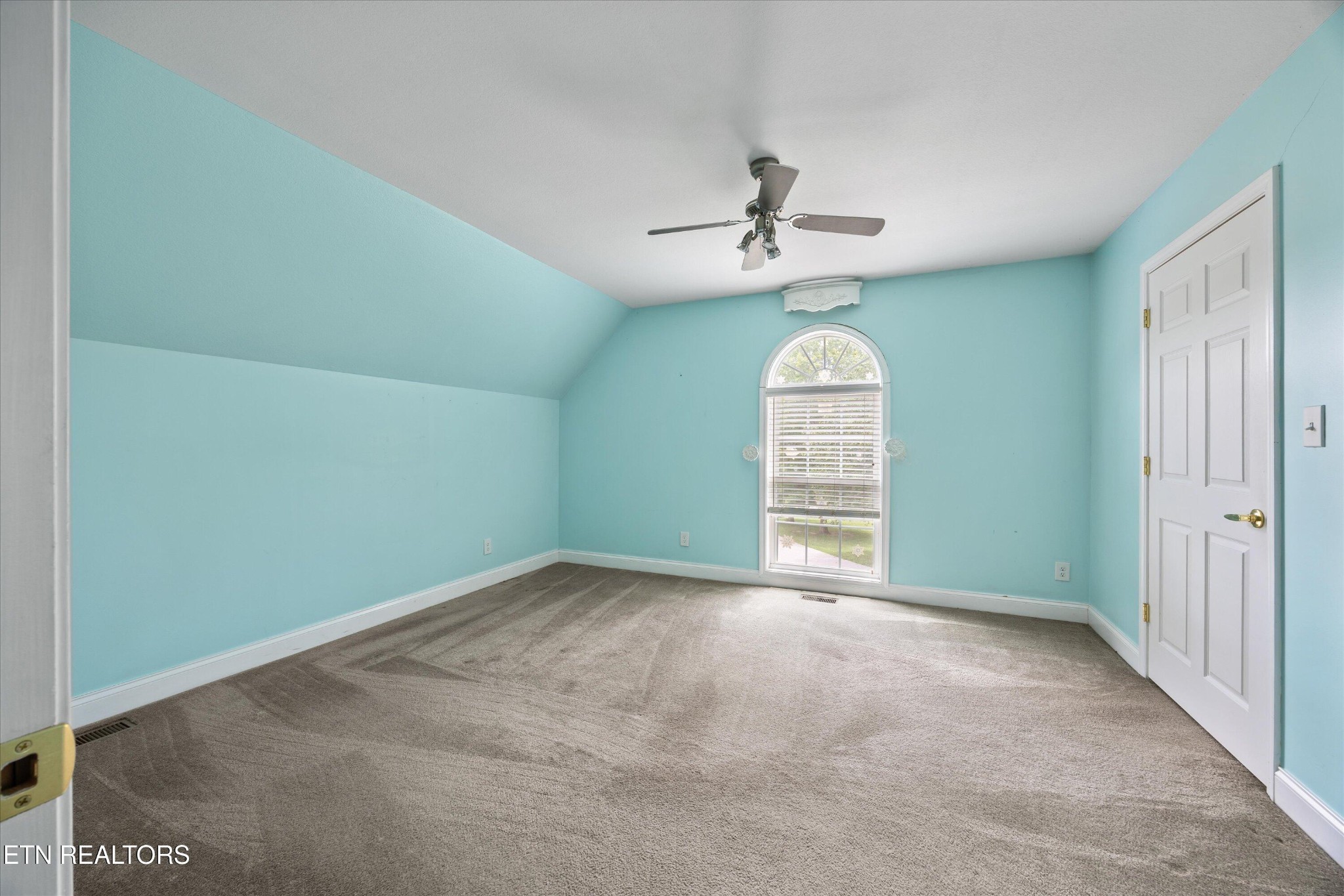 132 David Road Clinton, TN 37716 - Photo 48 of 52 a view of an empty room with a window