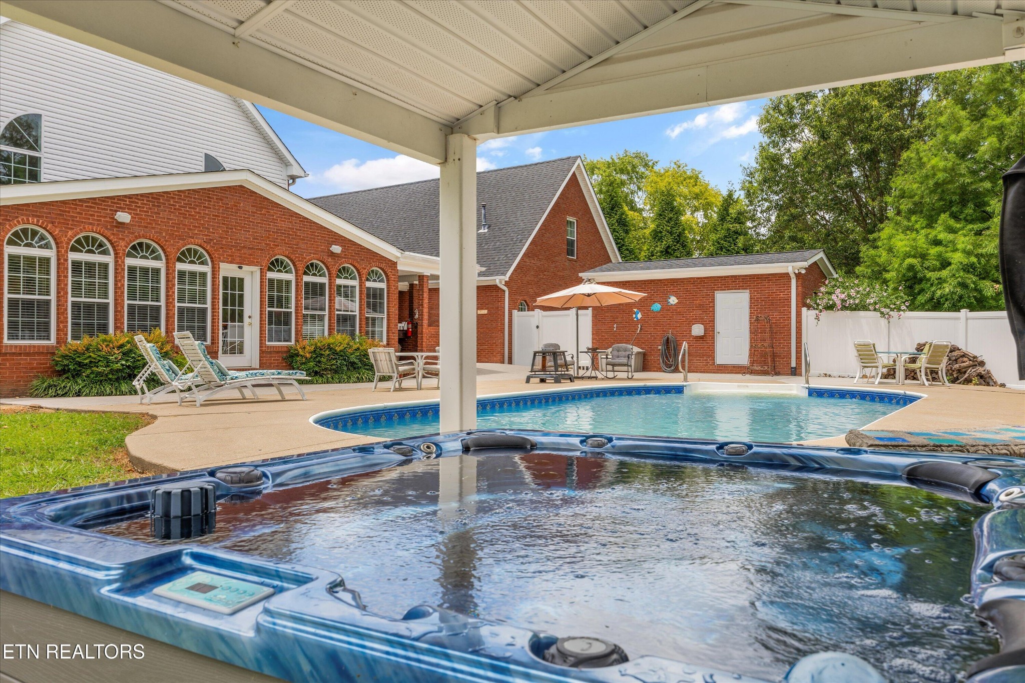 132 David Road Clinton, TN 37716 - Photo 6 of 52 a view of a house with backyard and sitting area