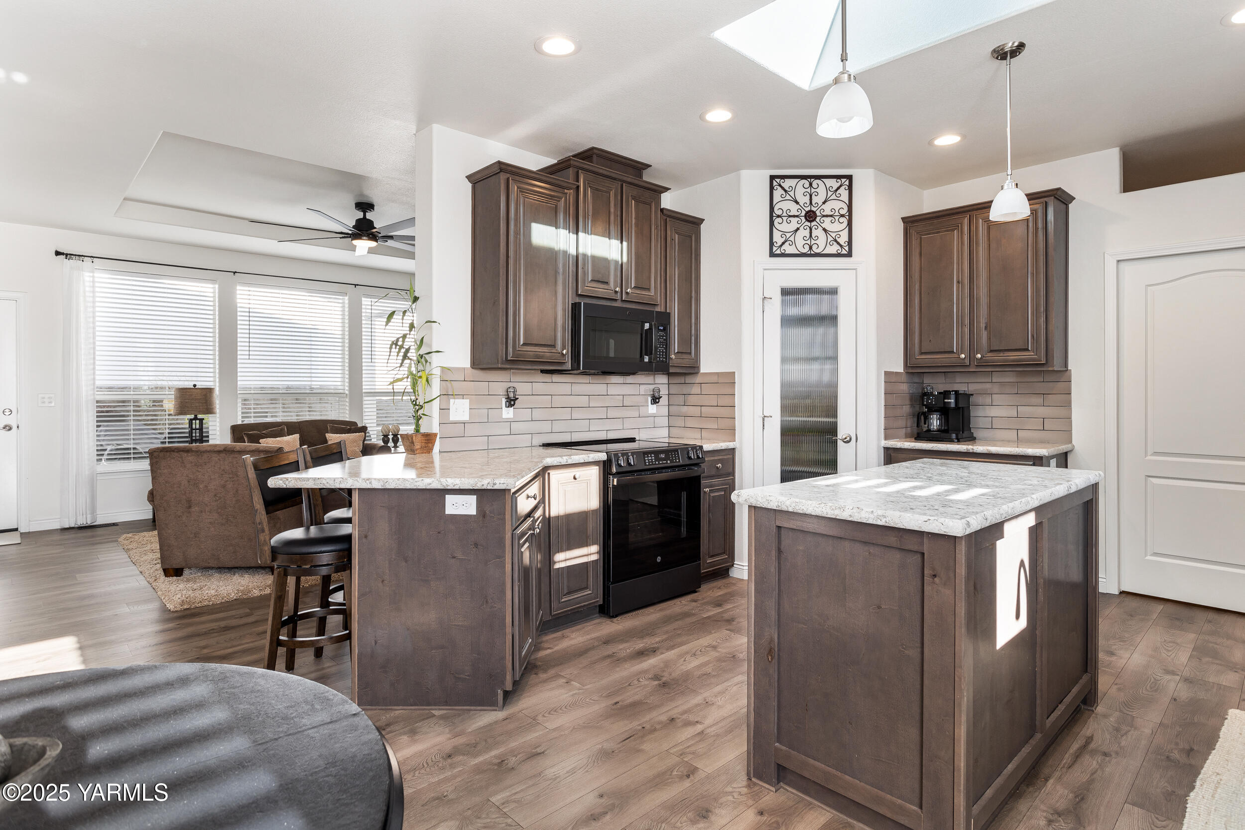 200 Bridle Way, Unit 177 Yakima, WA 98901 - Photo 16 of 37 a kitchen with a stove sink and refrigerator