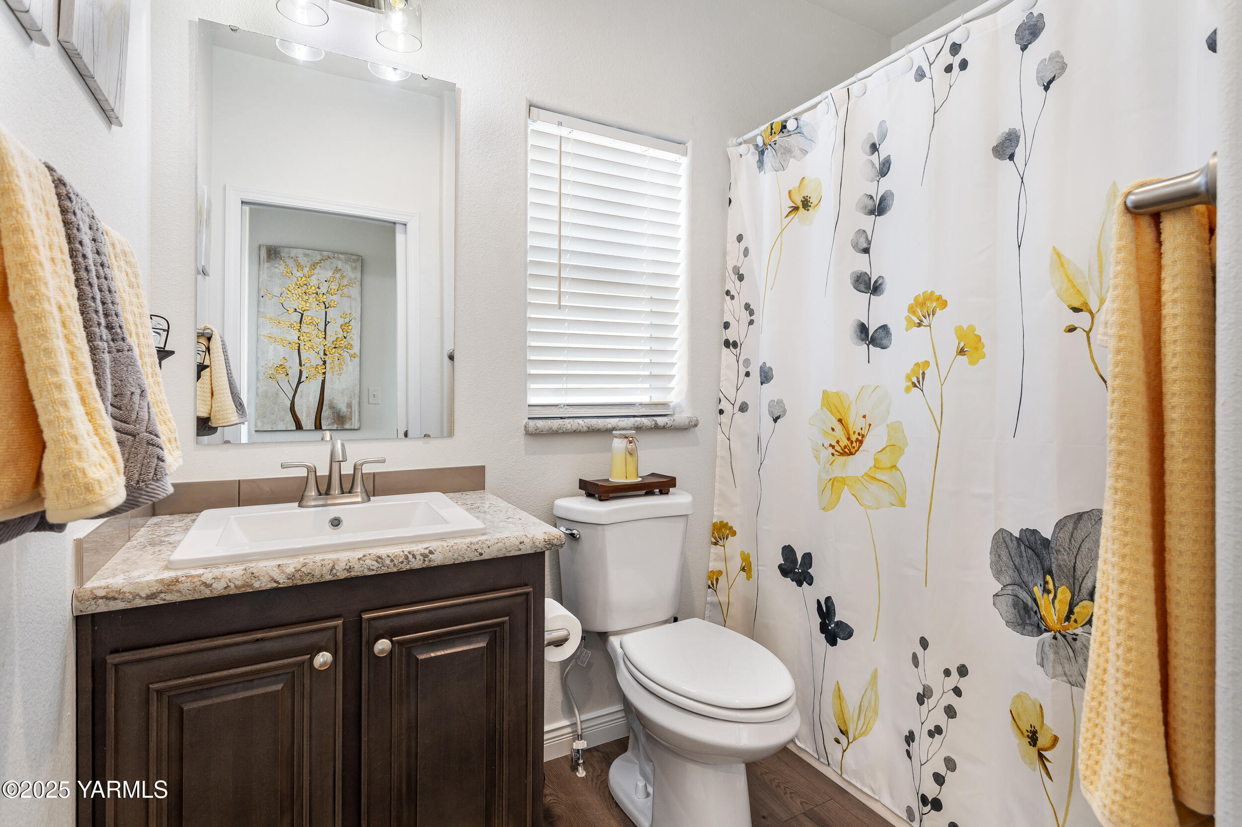 200 Bridle Way, Unit 177 Yakima, WA 98901 - Photo 28 of 37 a bathroom with a sink toilet and shower