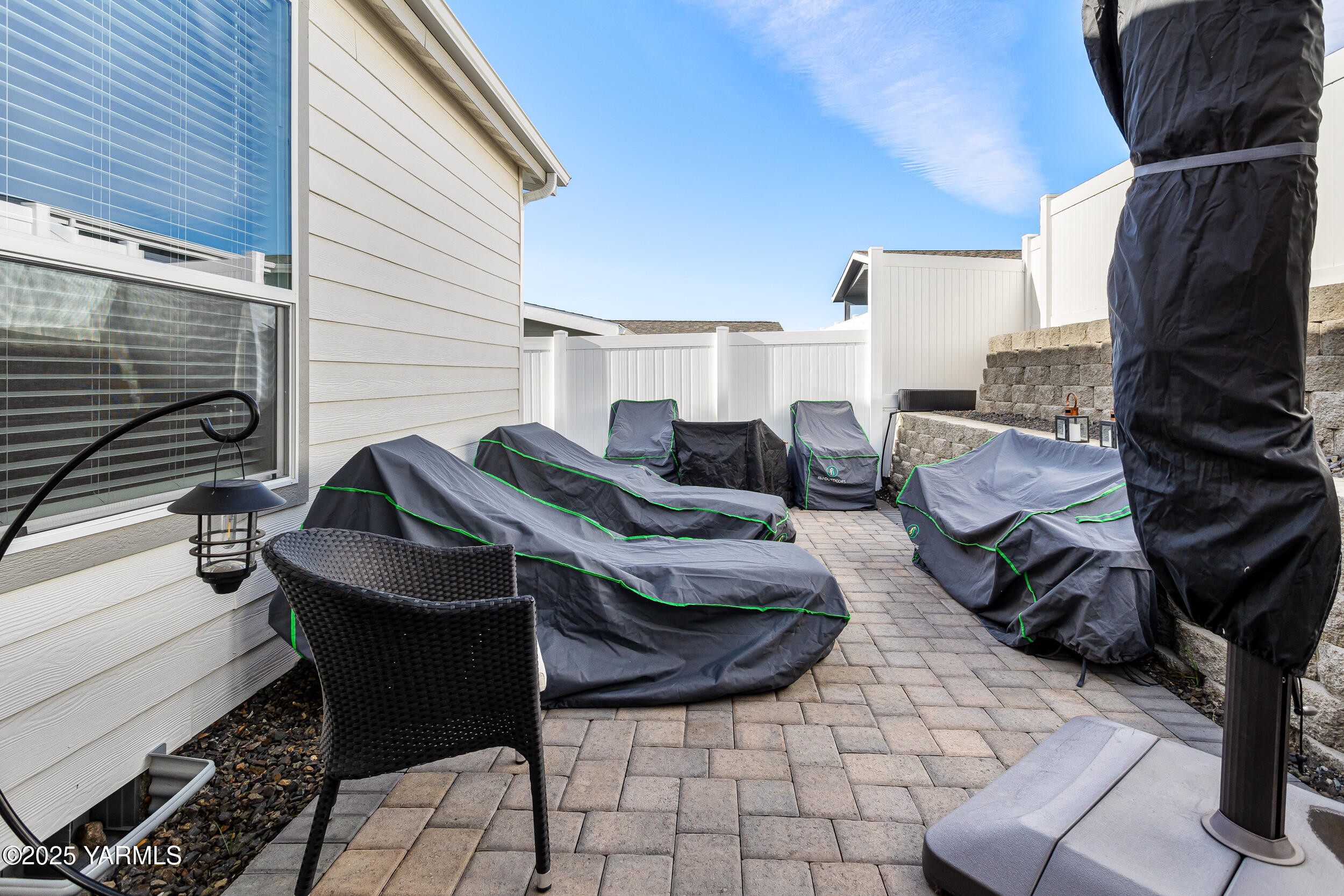 200 Bridle Way, Unit 177 Yakima, WA 98901 - Photo 31 of 37 a backyard of a house with barbeque oven table and chairs