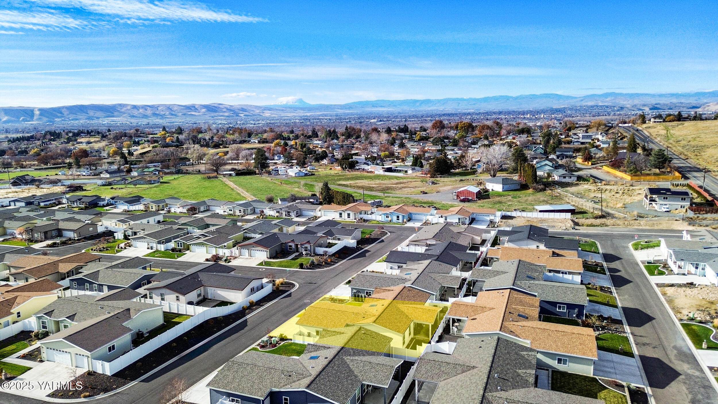 200 Bridle Way, Unit 177 Yakima, WA 98901 - Photo 5 of 37 an aerial view of a swimming pool and ocean view