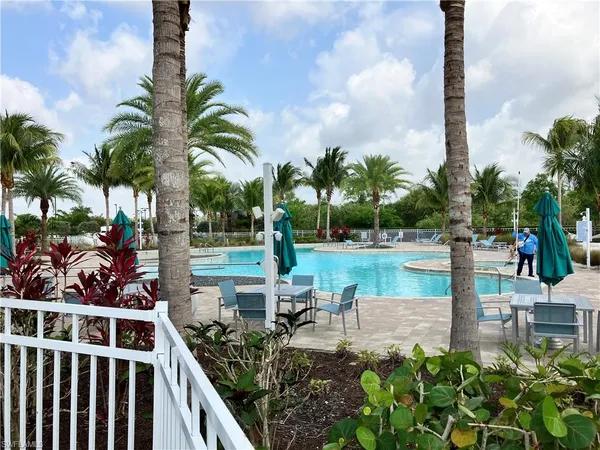a view of a garden with sitting area