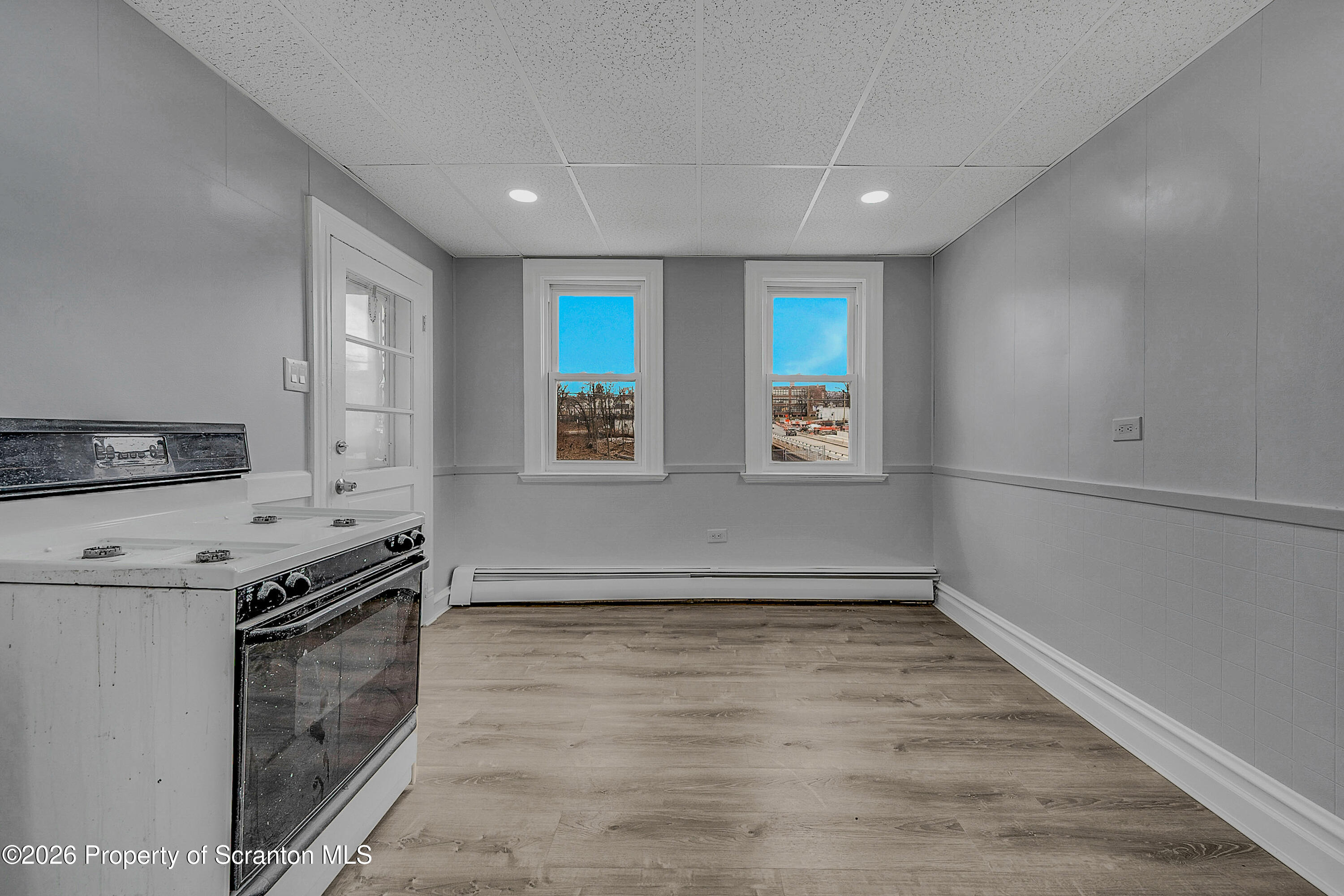 6 Green Ridge Street, Unit 2 Scranton, PA 18509 - Photo 17 of 20 an empty room with windows