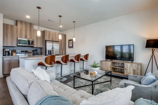 $3,147 | 10030 Garland Road, Unit 205, Dallas, TX 75218