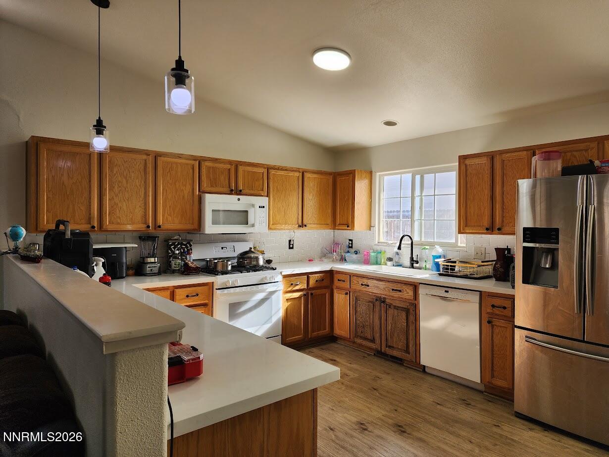605 Nader Way Fernley, NV 89408 - Photo 7 of 21 kitchen