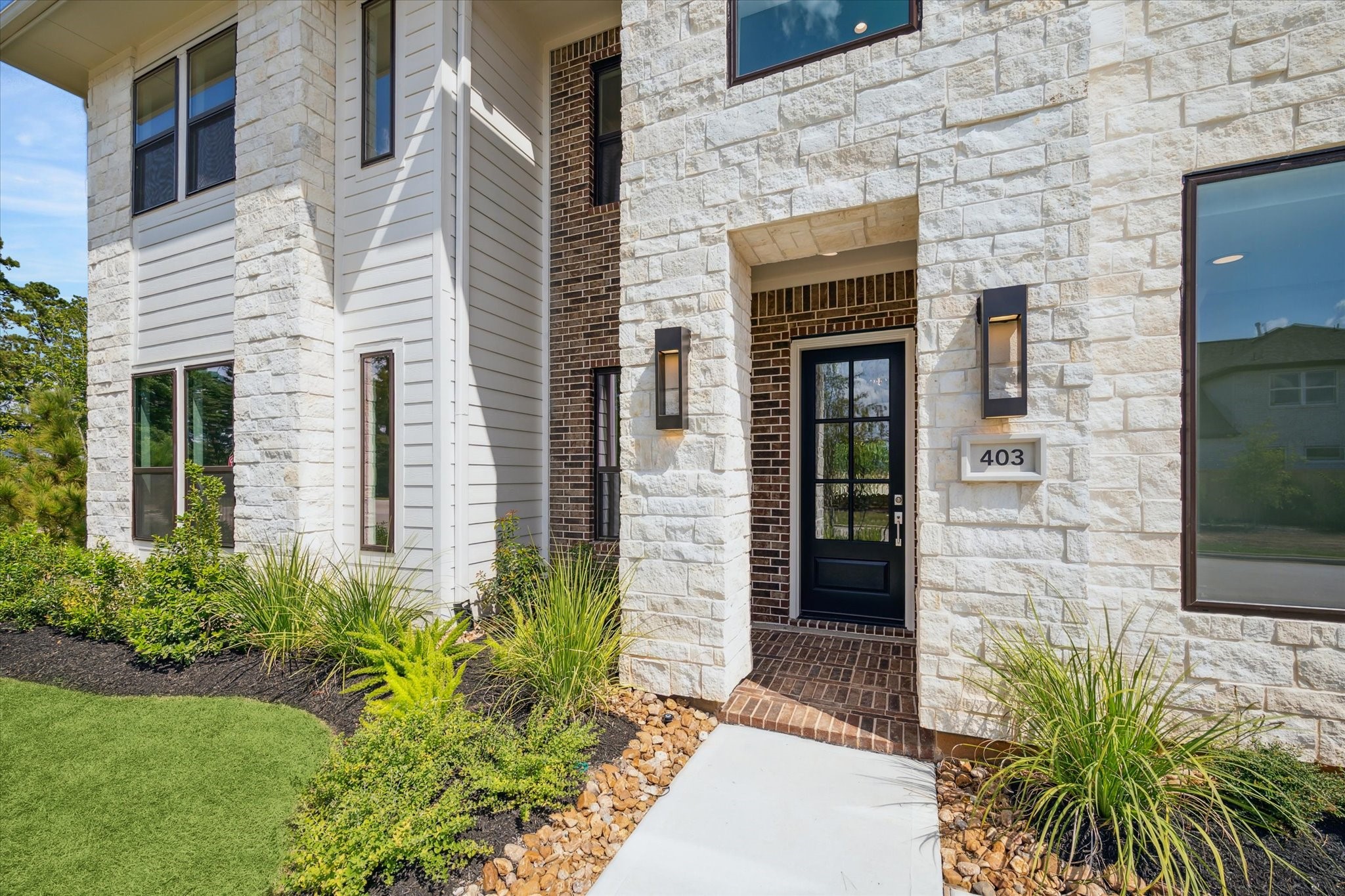 403 Venado View Court Conroe, TX 77304 - Photo 3 of 39