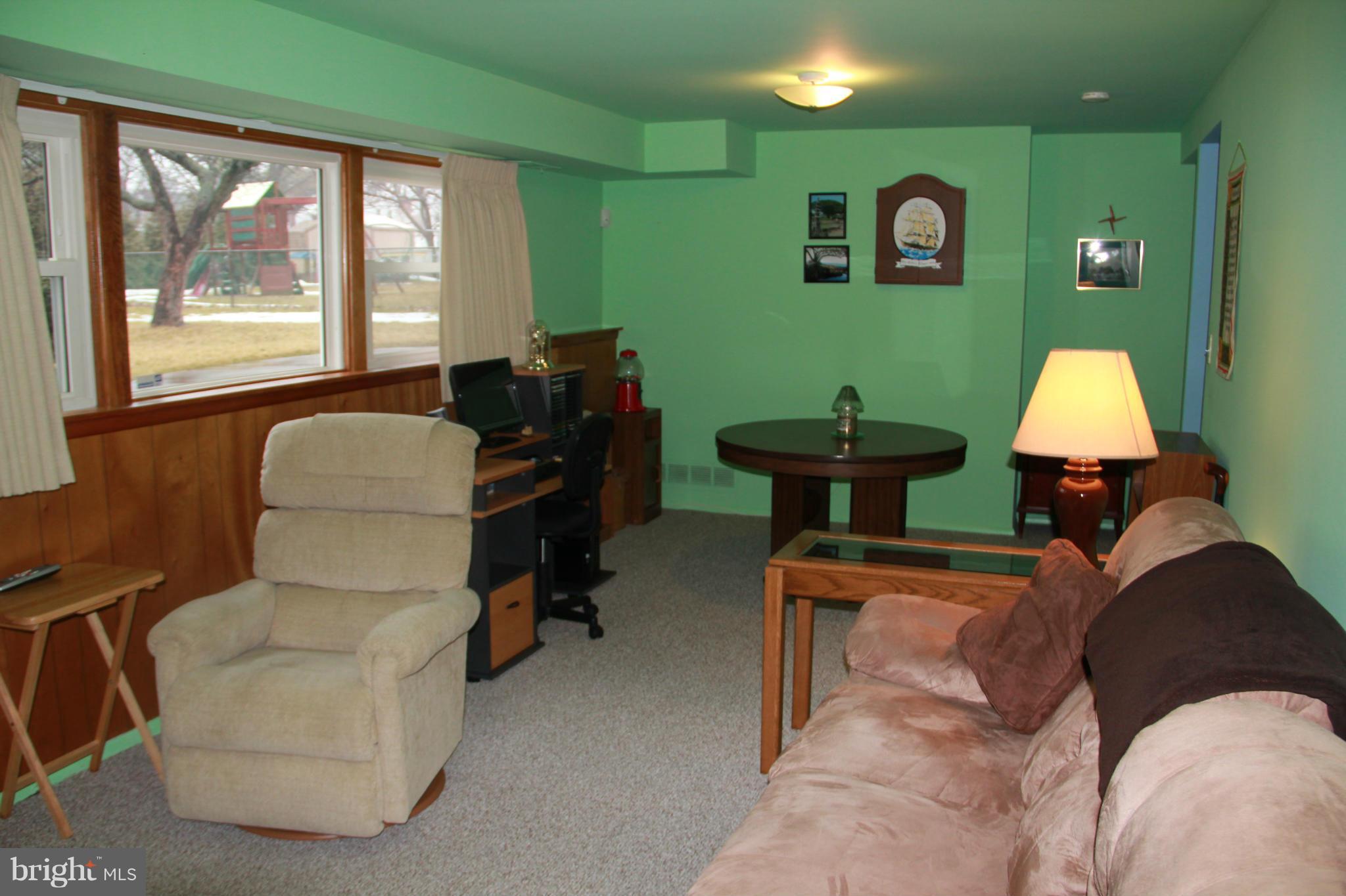 8912 Parlo Road Baltimore, MD 21236 - Photo 24 of 28 Family Room