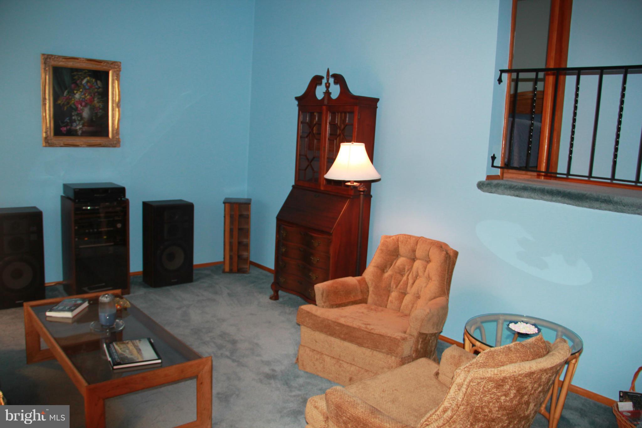 8912 Parlo Road Baltimore, MD 21236 - Photo 4 of 28 Living Room