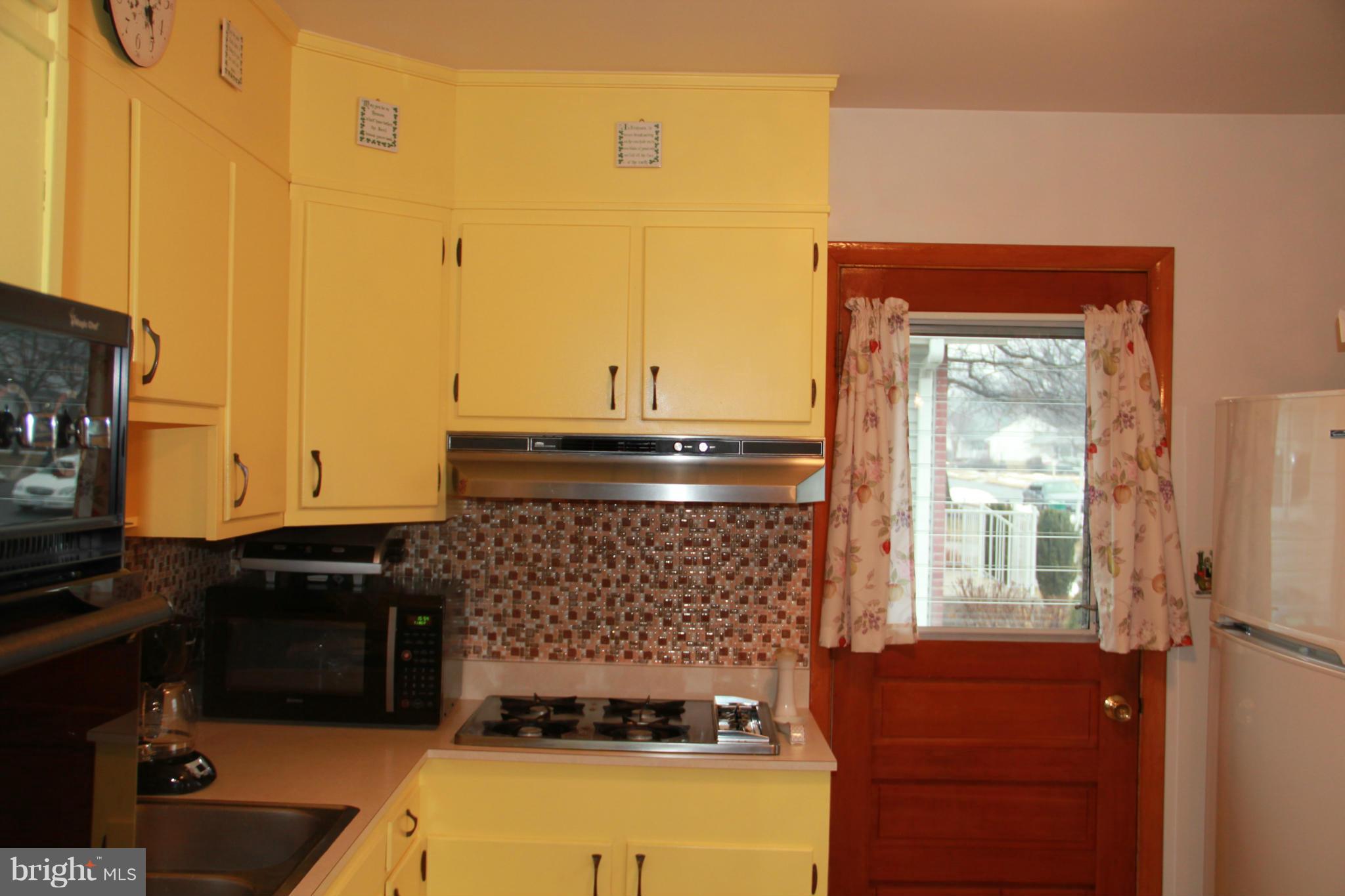 8912 Parlo Road Baltimore, MD 21236 - Photo 9 of 28 Kitchen
