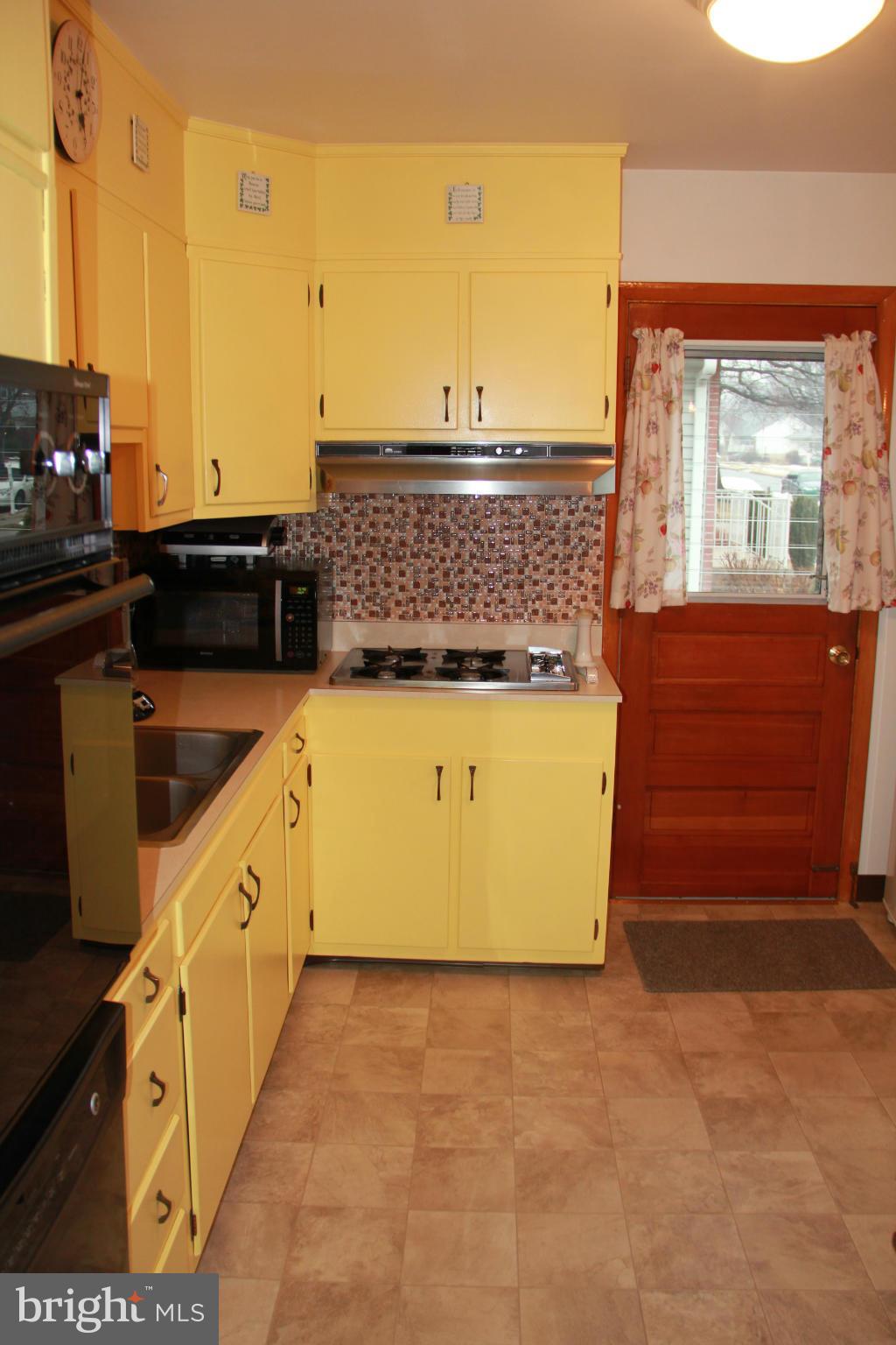 8912 Parlo Road Baltimore, MD 21236 - Photo 10 of 28 Kitchen
