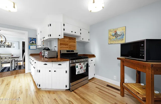 $485,000 | 4705 Trent Woods Drive, Trent Woods, NC 28562