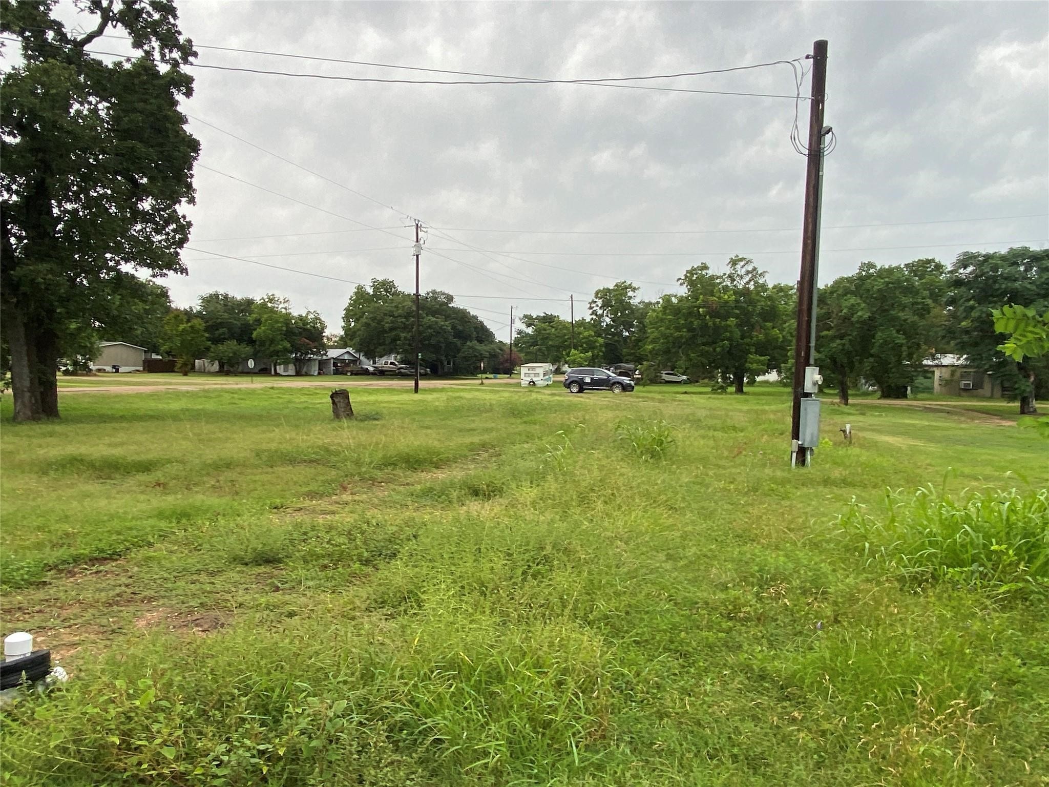 406 Fordtrant Ellinger, TX 78938 - Photo 7 of 17 a view of a park
