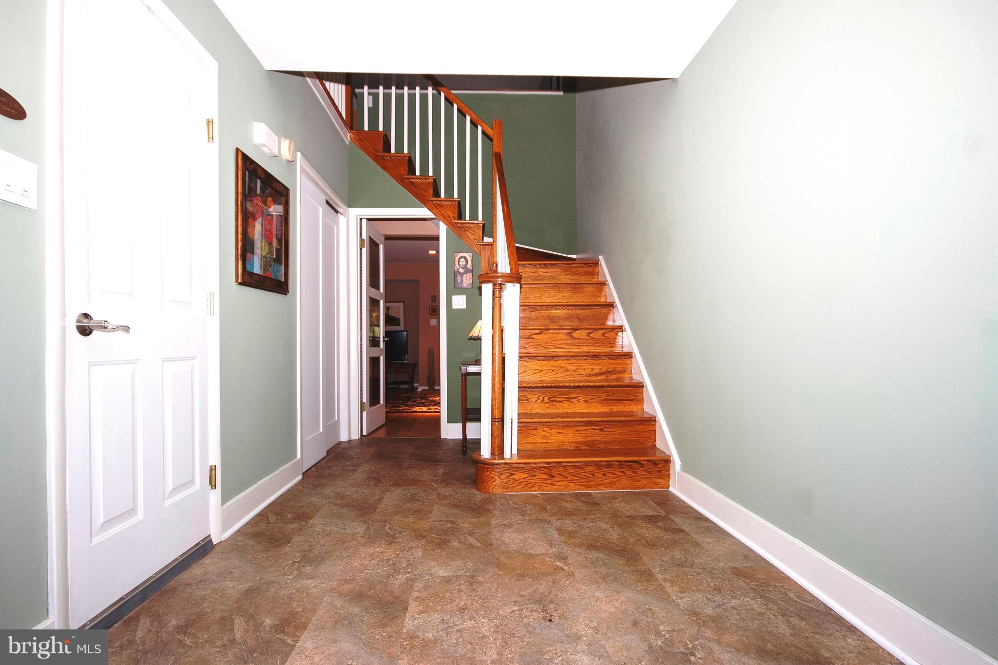 5204 Downing Road Baltimore, MD 21212 - Photo 3 of 29 Front Entry Hall