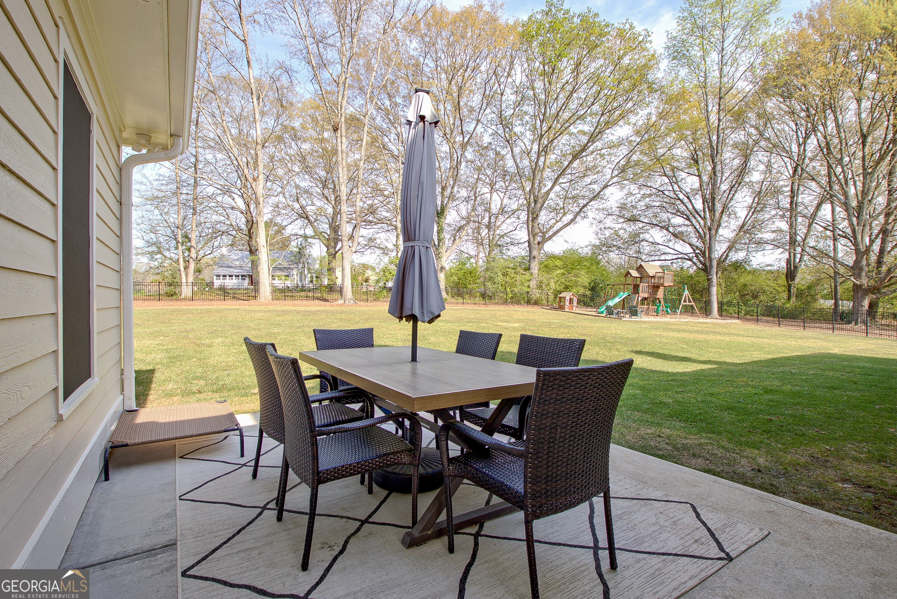 388 Swanson Road Tyrone, GA 30290 - Photo 43 of 62 a view of an outdoor space with table and chair