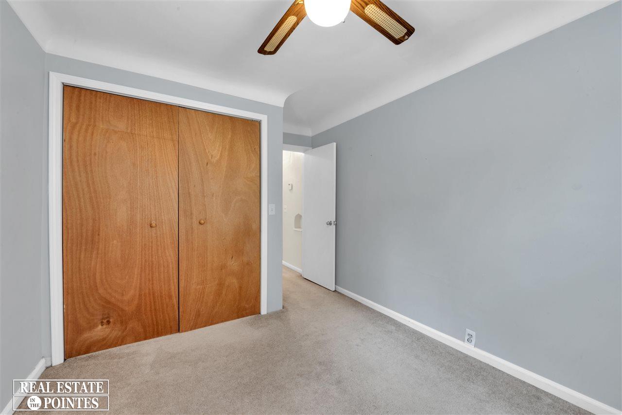 2050 Roslyn Road Grosse Pointe Woods, MI 48236 - Photo 14 of 30