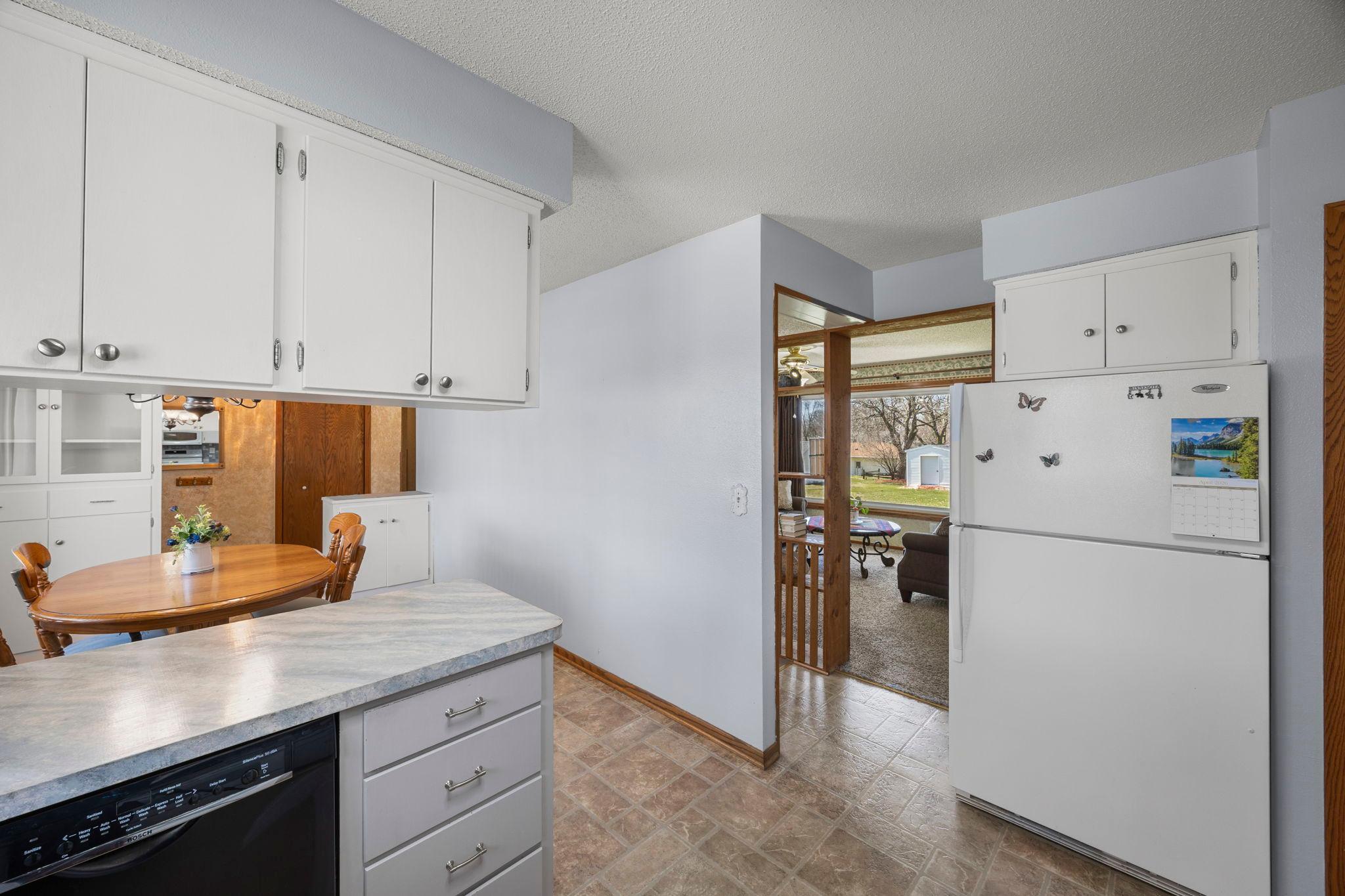 326 Larson Street Southwest Hutchinson, MN 55350 - Photo 13 of 62