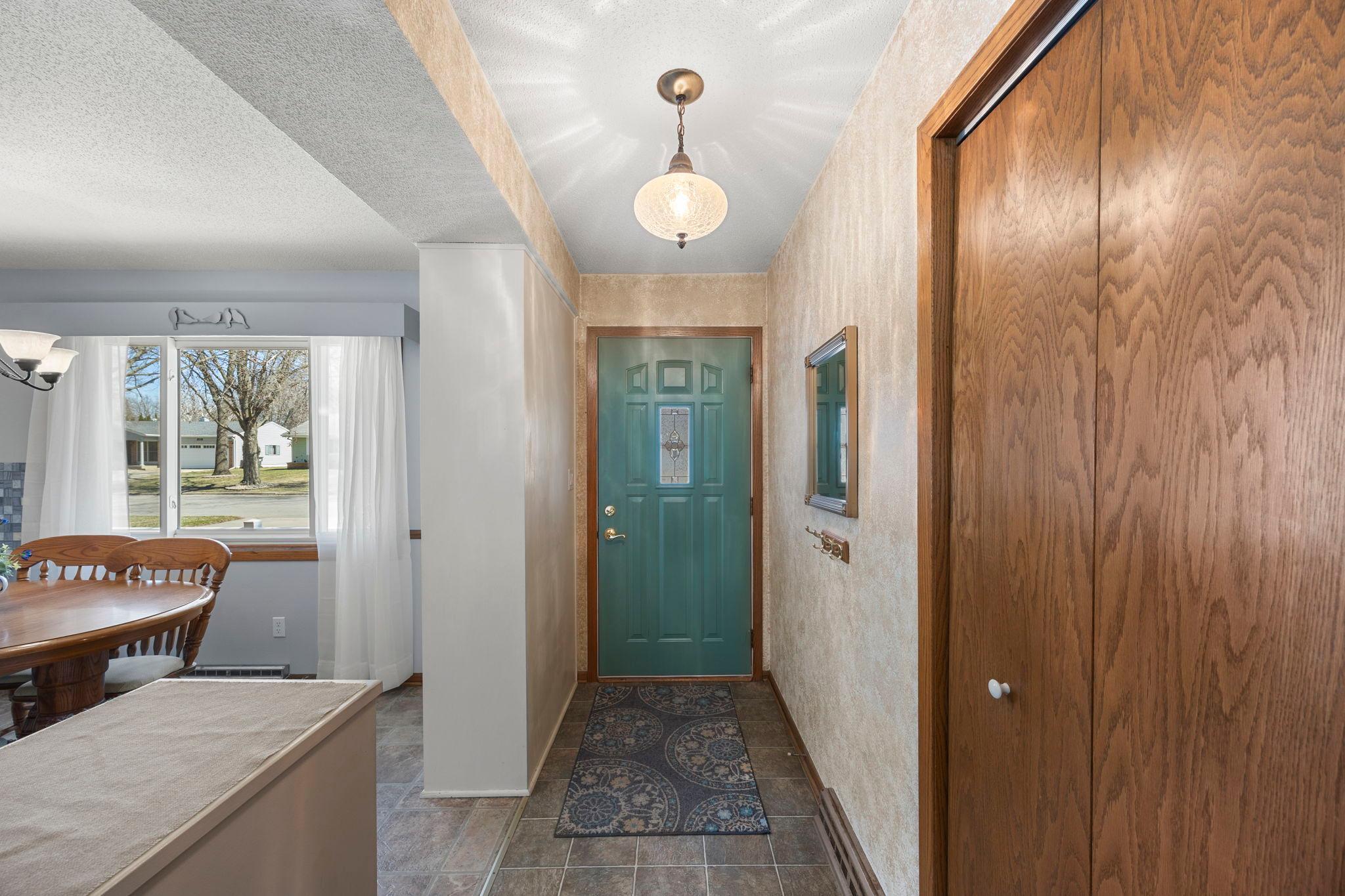 326 Larson Street Southwest Hutchinson, MN 55350 - Photo 7 of 62