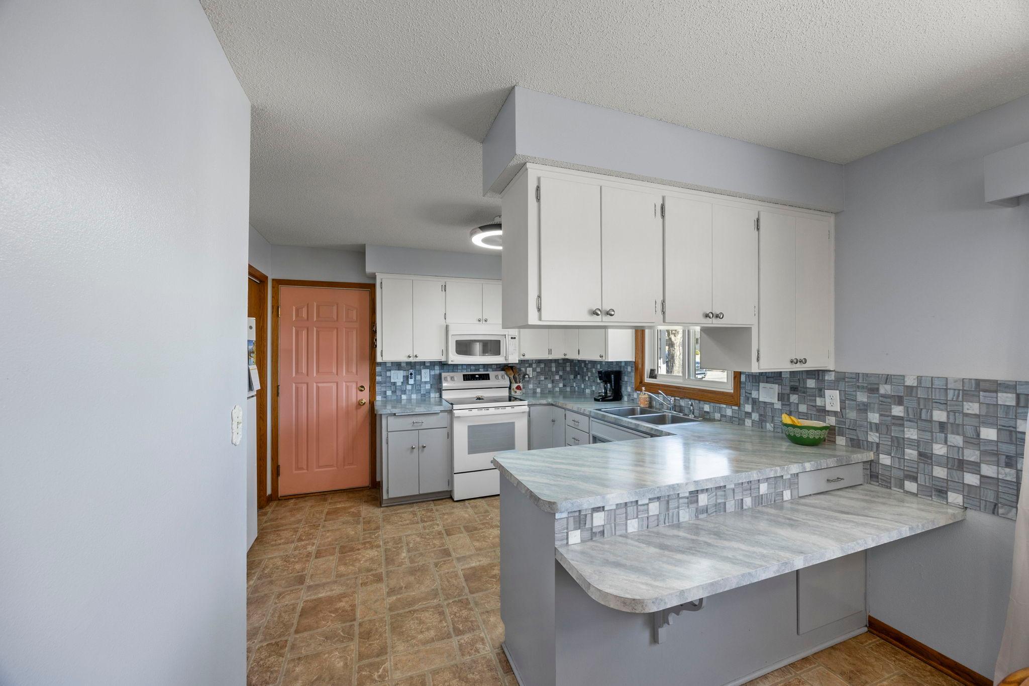 326 Larson Street Southwest Hutchinson, MN 55350 - Photo 10 of 62